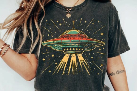 Download Vintage Retro UFO Flying Saucer Space Alien Sci-Fi T-Shirt Design Png - Design Collection